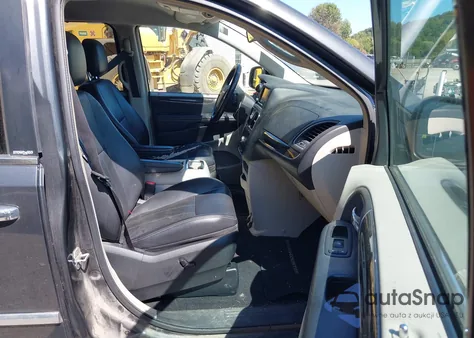 2011 Chrysler Town & Country Touring-L from USA, damaged, VIN 2A4RR8DG3BR631573